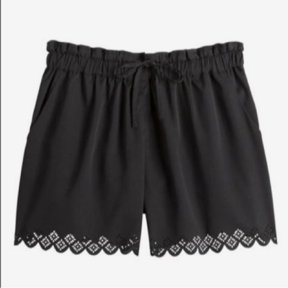 Like new RD Style from stitch fix laser cut detail drawstring short